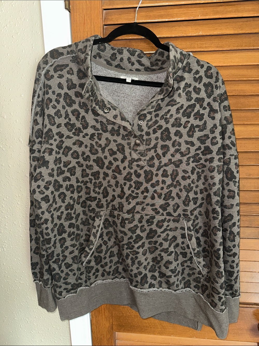 Maurice’s Leopard Print Pullover snap collar